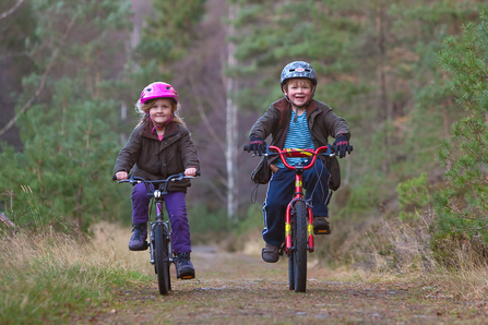 Children on bikes - Peter Cairns/2020VISION