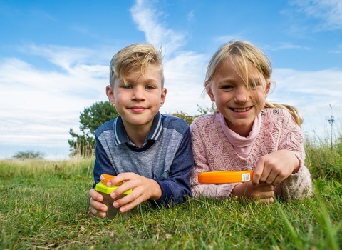 Children with magnifying glass - Matthew Roberts